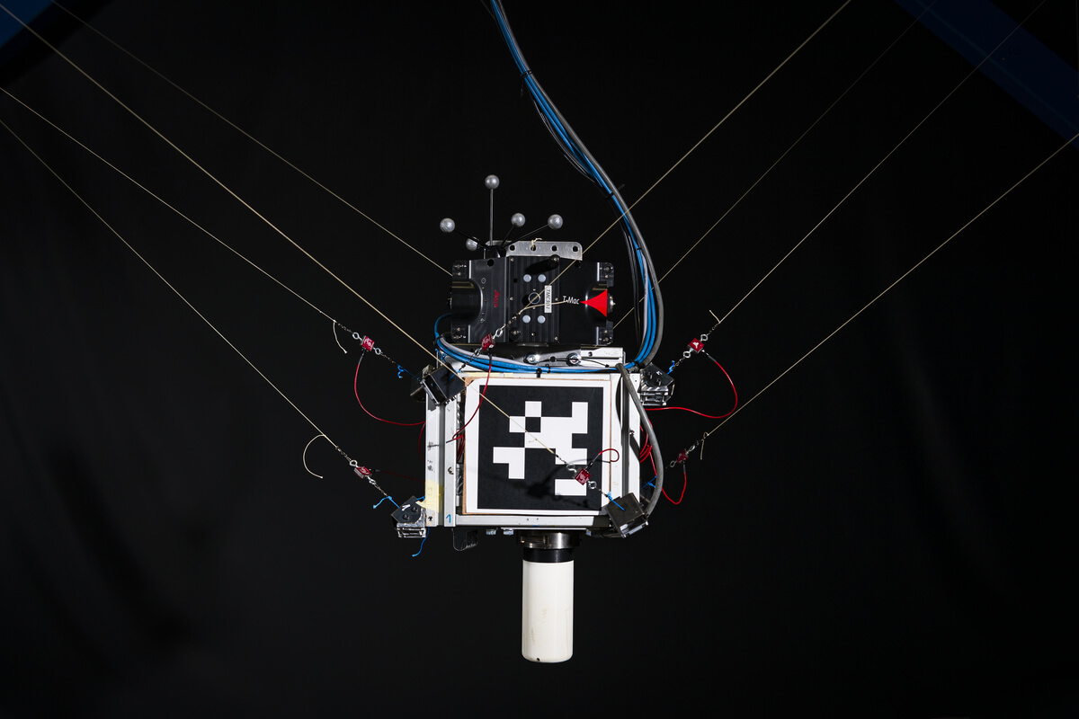 Robot tenu par des câbles parallèles 